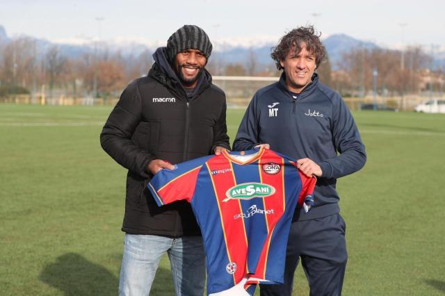 足球世界杯官网-小镇球队将麦孔带回亚平宁 还希望签下卢西奥？