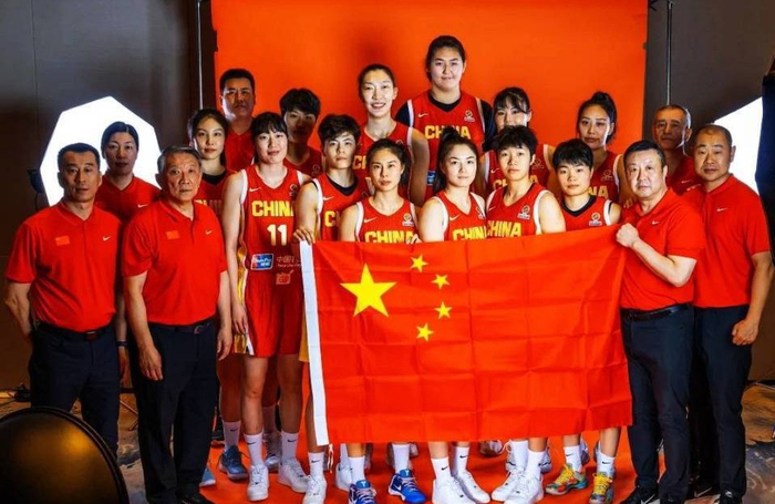 足球世界杯官网-收官战!中国女篮VS巴西,央视换于嘉,李月汝韩旭为何不及预期|后卫|巴西女篮|世预赛|王思雨_新浪体育_新浪新闻